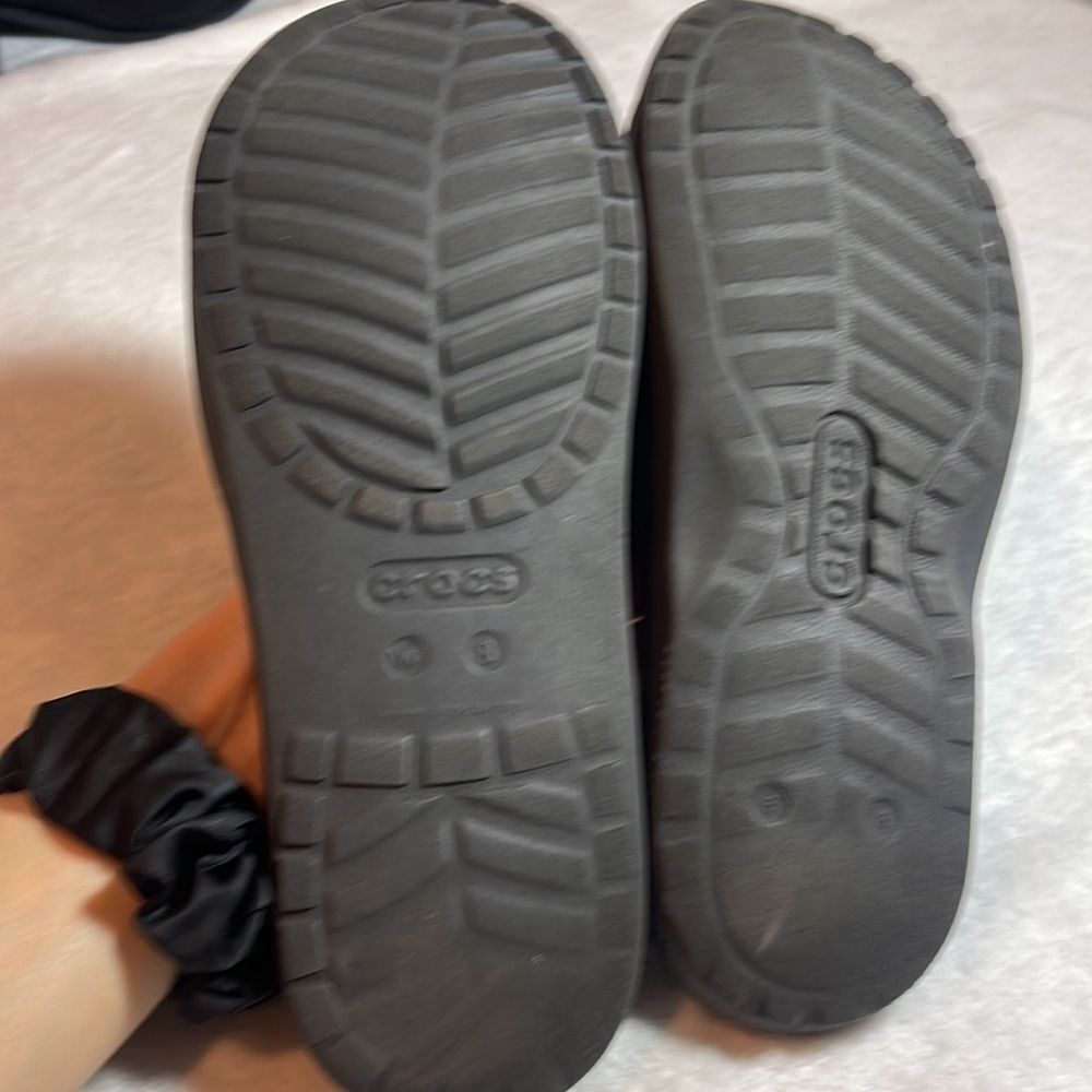 Crocs size 8 - Picture 6 of 6